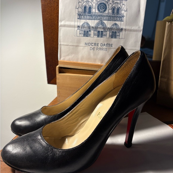 Christian Louboutin Classic Black 👠 Kate Pump sz 41 - Picture 11 of 11